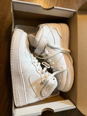 Nike pure white Air Jordan Mid 1